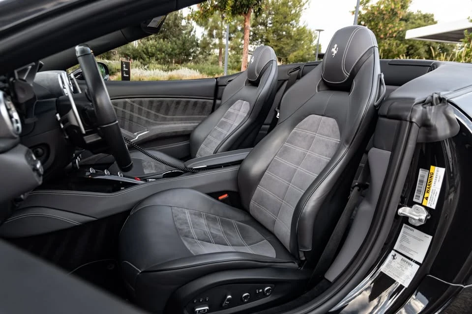 2017 Ferrari California T - Image 13 of 20