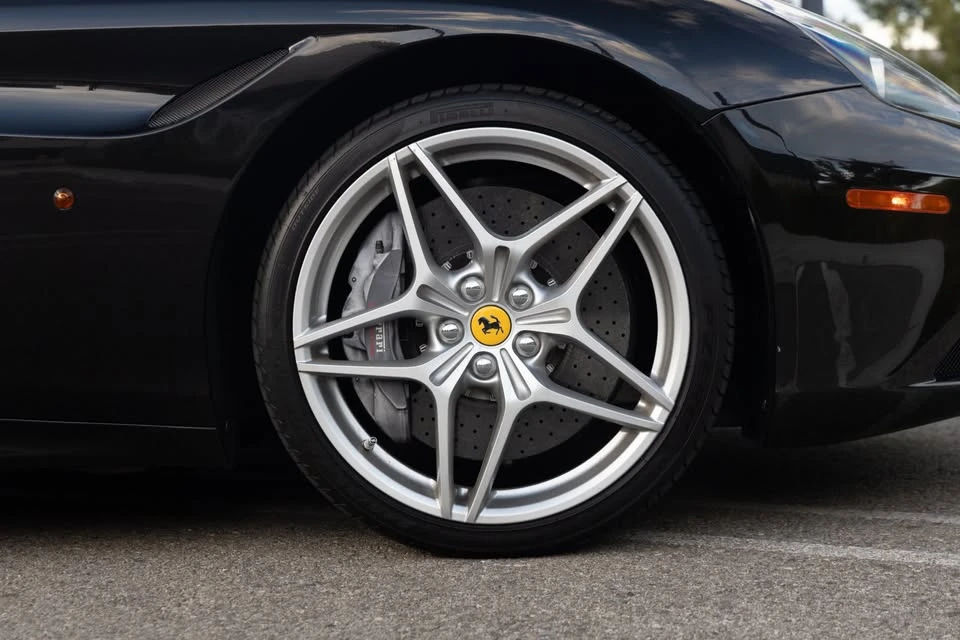 2017 Ferrari California T - Image 16 of 19