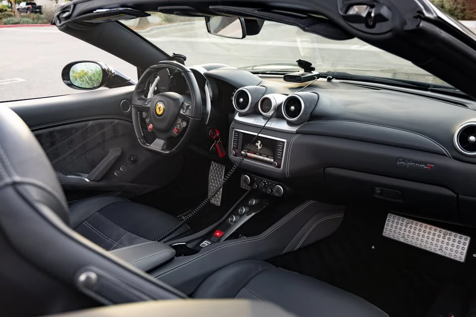 2017 Ferrari California T - Image 8 of 20