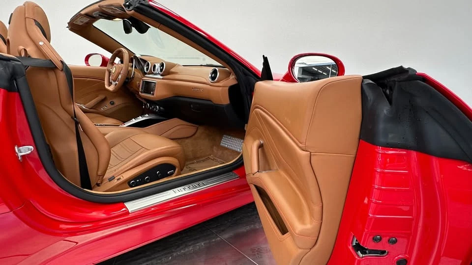 2017 Ferrari California T - Image 14 of 16