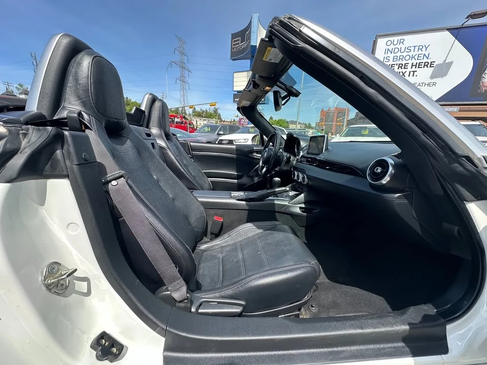 2017 Fiat 124 Spider - Image 10 of 13