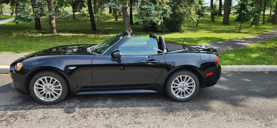 2017 Fiat 124 Spider - Image 9 of 10