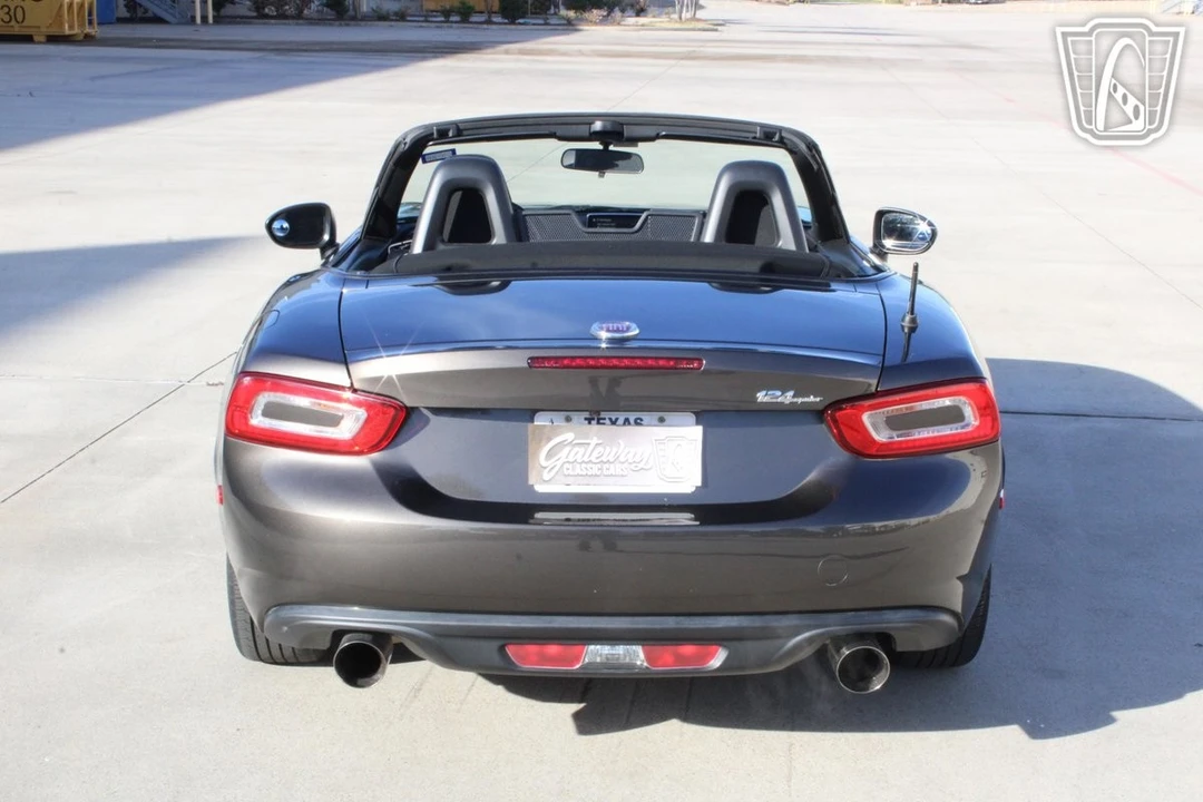 2017 Fiat 124 Spider - Image 4 of 12