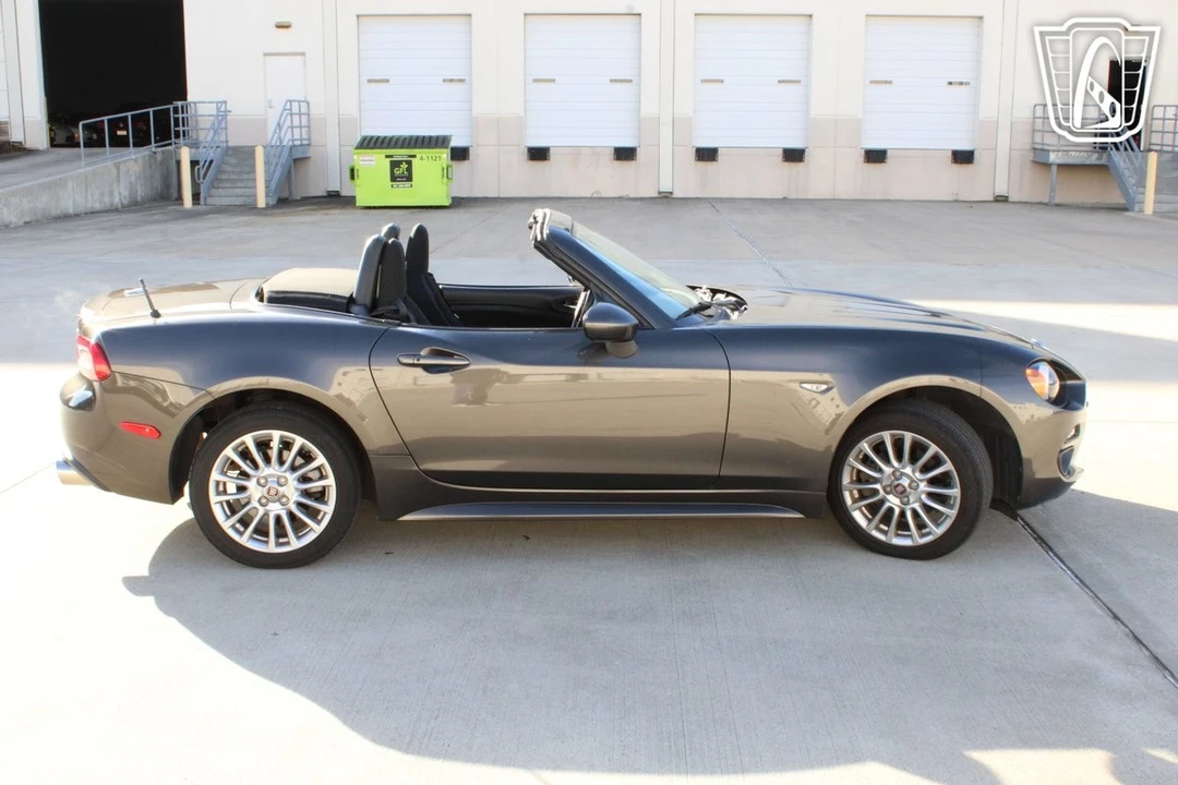 2017 Fiat 124 Spider - Image 5 of 12