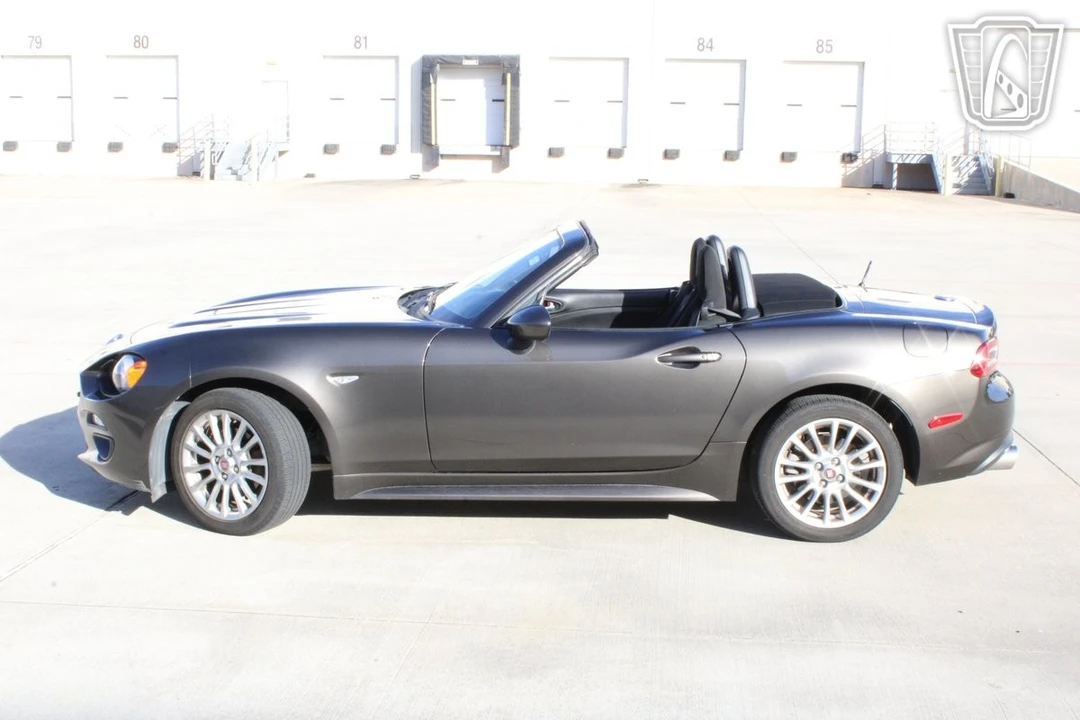2017 Fiat 124 Spider - Image 3 of 12