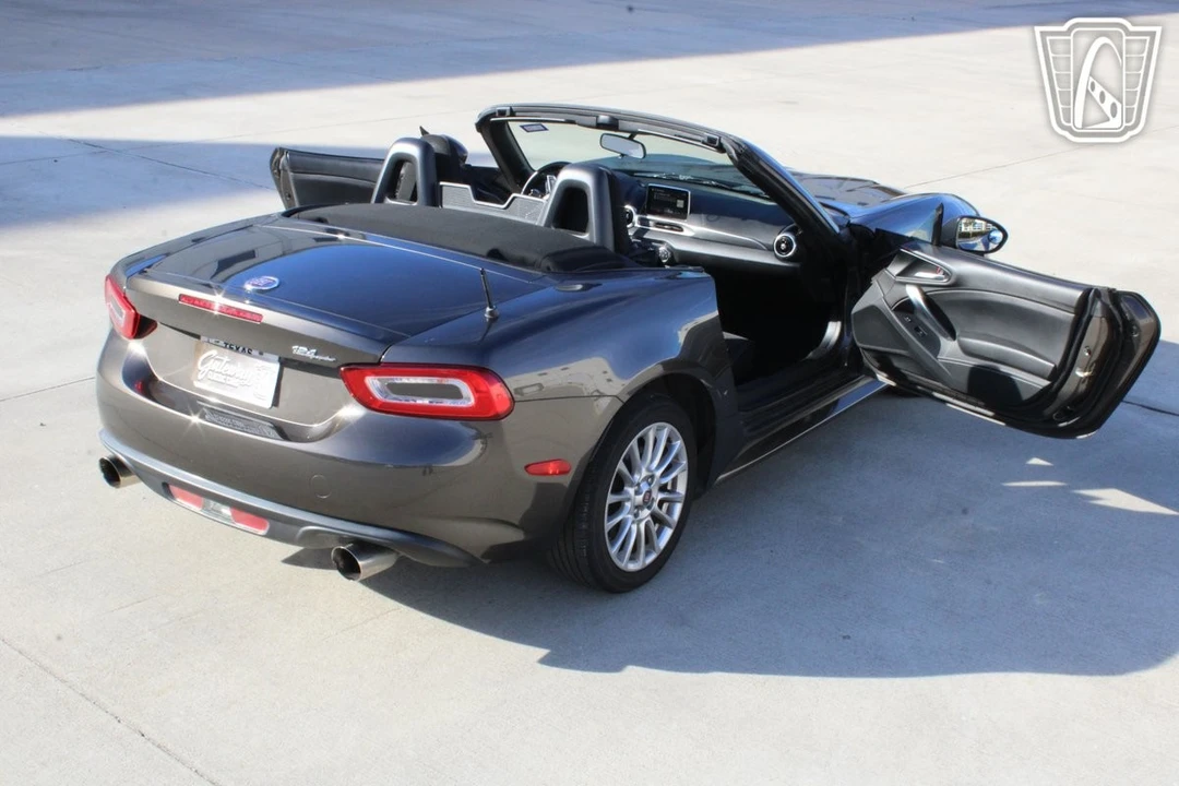 2017 Fiat 124 Spider - Image 10 of 12