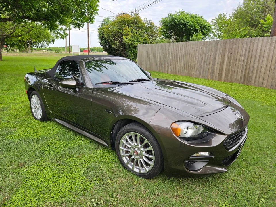 2017 Fiat 124 Spider - Image 2 of 17
