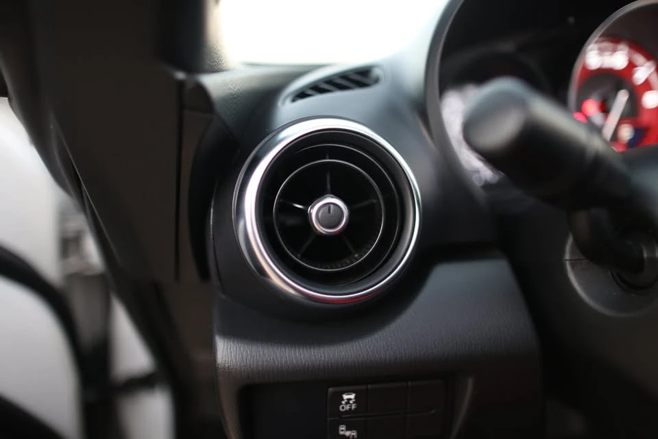 2017 Fiat 124 Spider - Image 14 of 18
