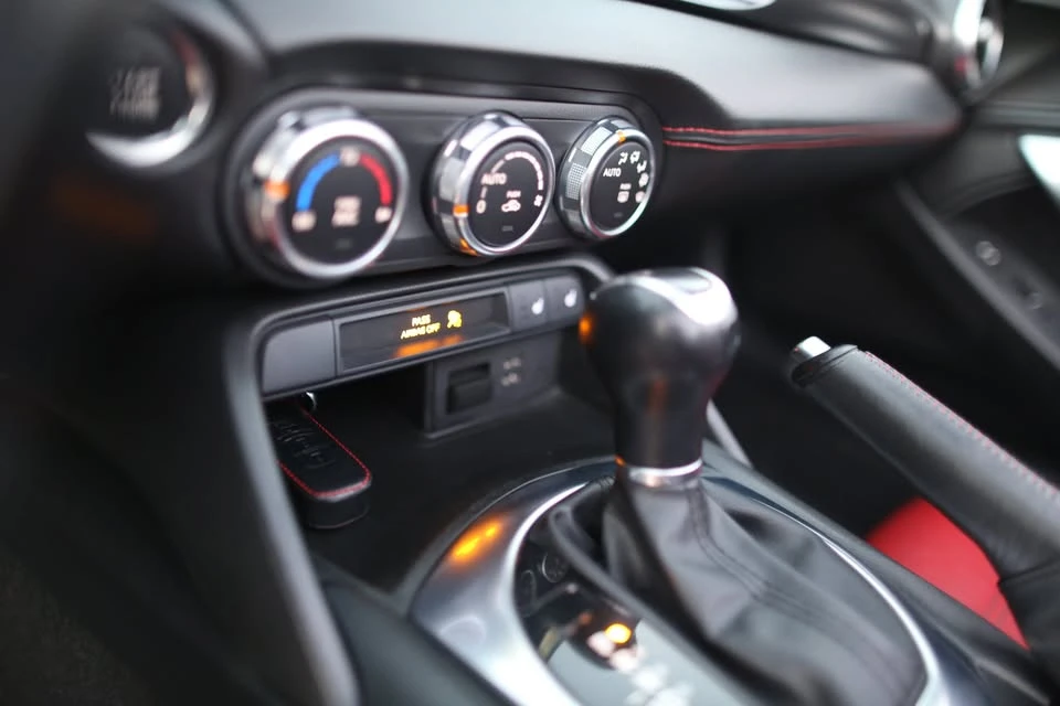 2017 Fiat 124 Spider - Image 12 of 18