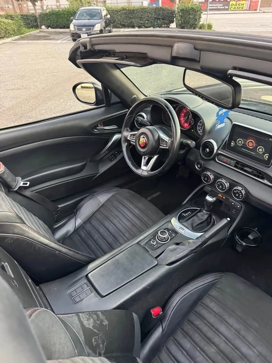 2017 Fiat 124 Spider - Image 4 of 9