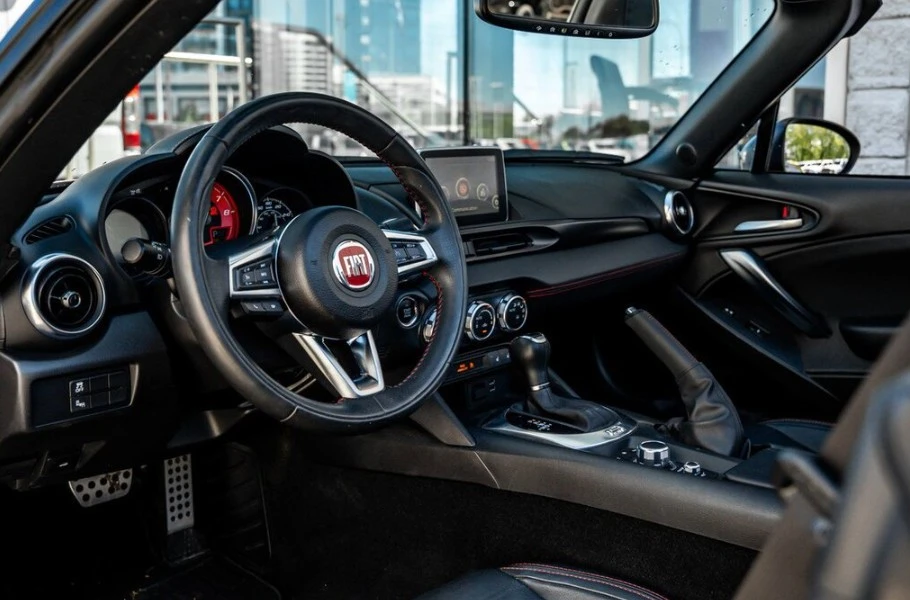 2017 Fiat 124 Spider - Image 8 of 10