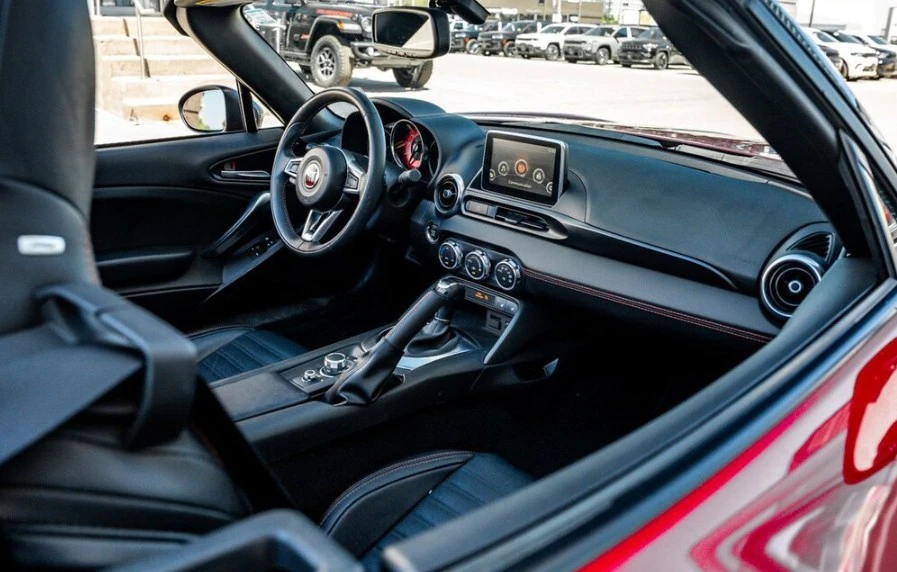 2017 Fiat 124 Spider - Image 6 of 10