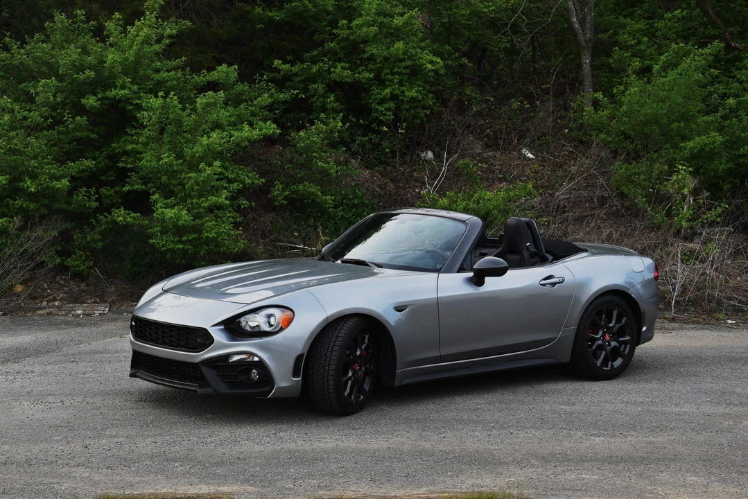 2017 Fiat 124 Spider - Image 16 of 31