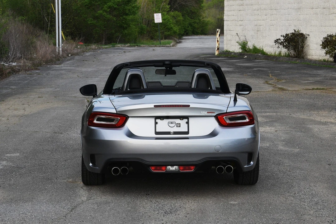 2017 Fiat 124 Spider - Image 26 of 31