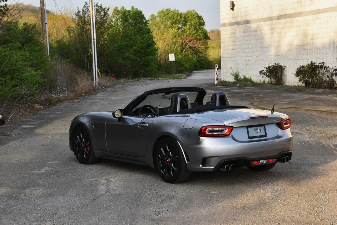 2017 Fiat 124 Spider - Image 24 of 31