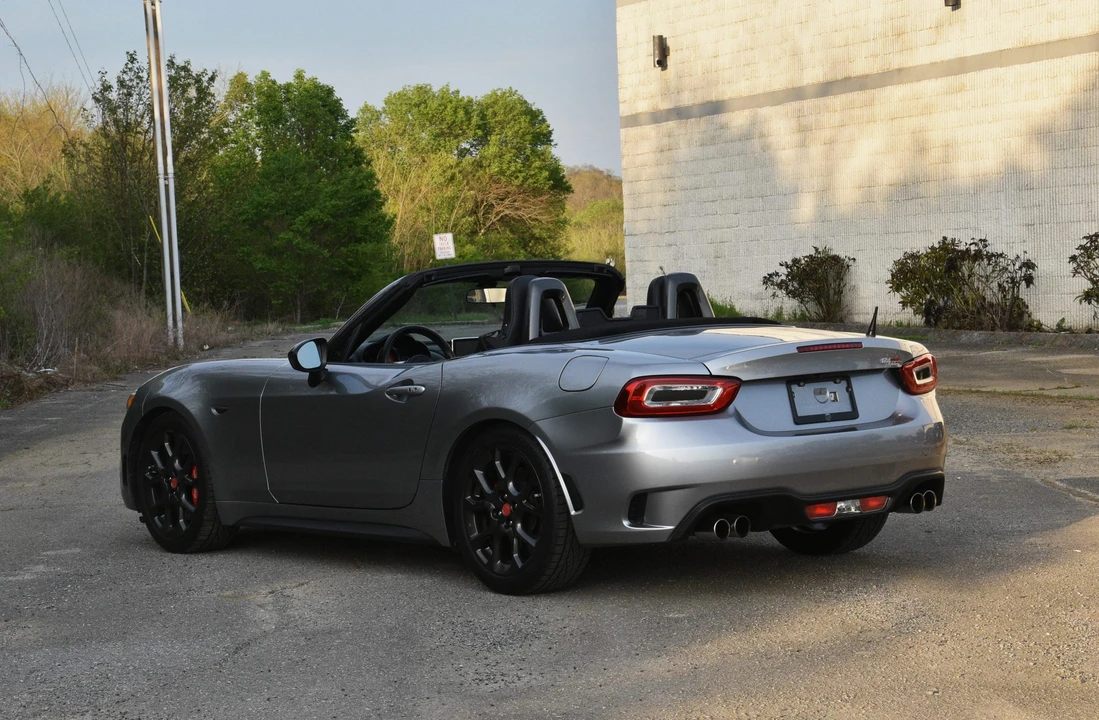 2017 Fiat 124 Spider - Image 23 of 31