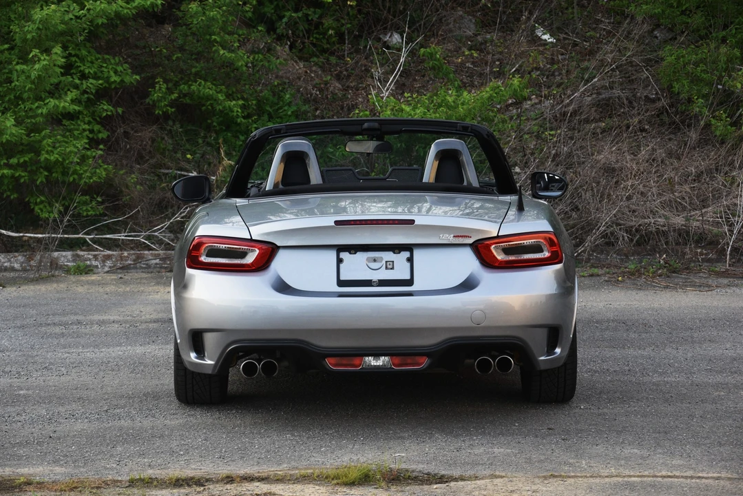 2017 Fiat 124 Spider - Image 27 of 31