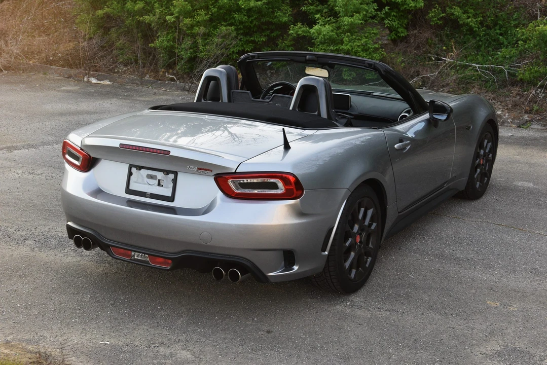 2017 Fiat 124 Spider - Image 29 of 31