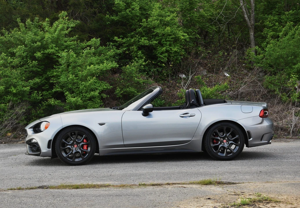 2017 Fiat 124 Spider - Image 19 of 31