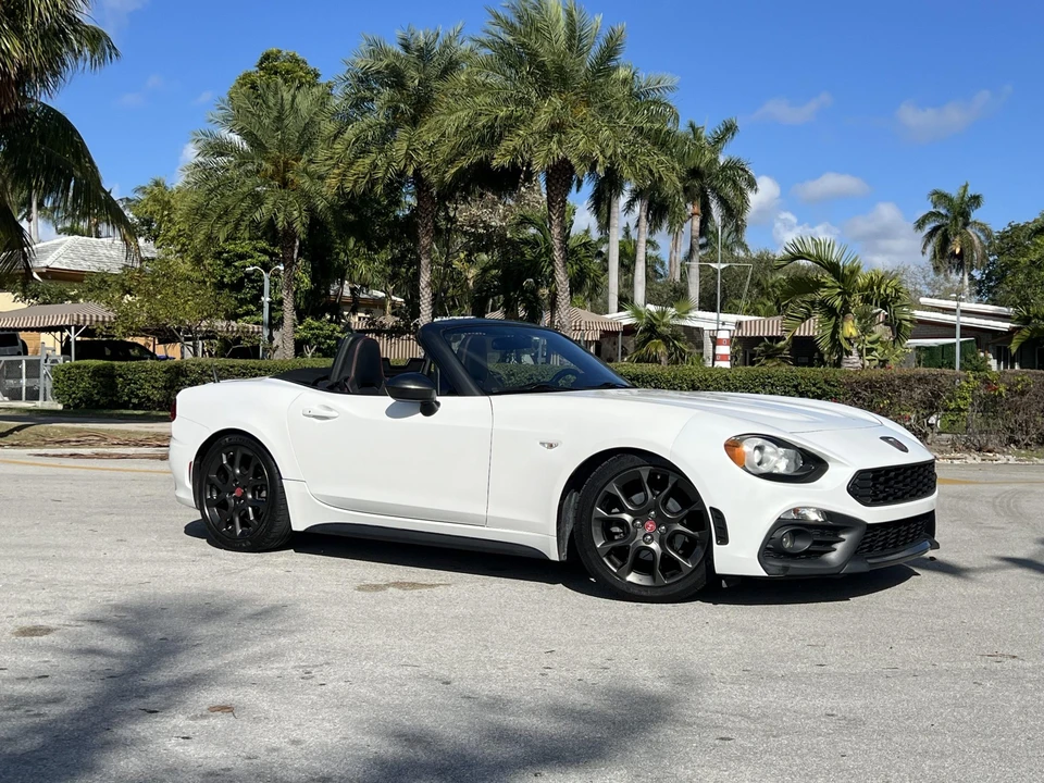 2017 Fiat 124 Spider - Image 10 of 31