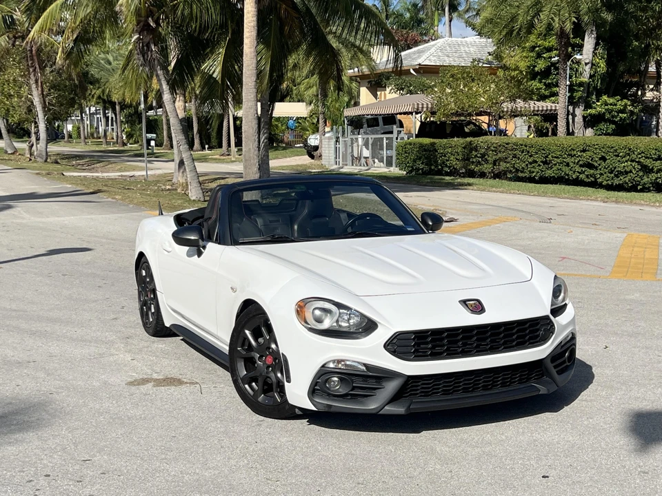 2017 Fiat 124 Spider - Image 16 of 31