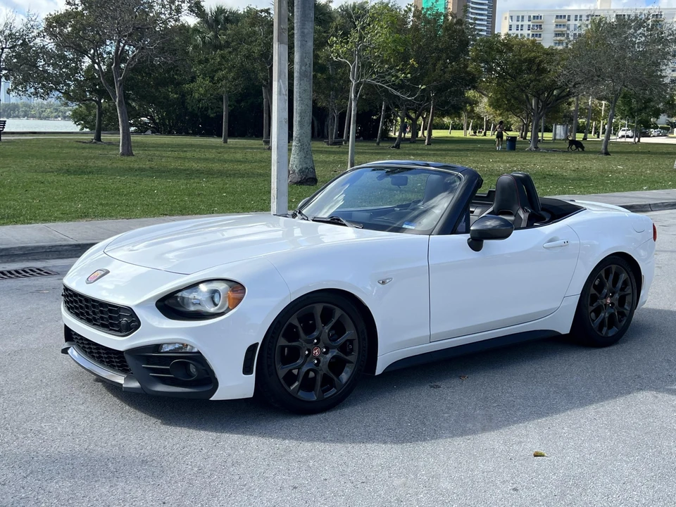 2017 Fiat 124 Spider - Image 2 of 31
