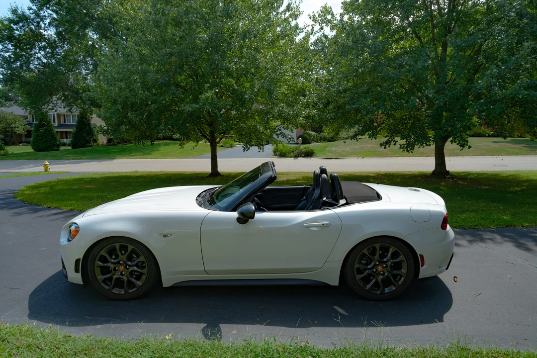 2017 Fiat 124 Spider - Image 23 of 31