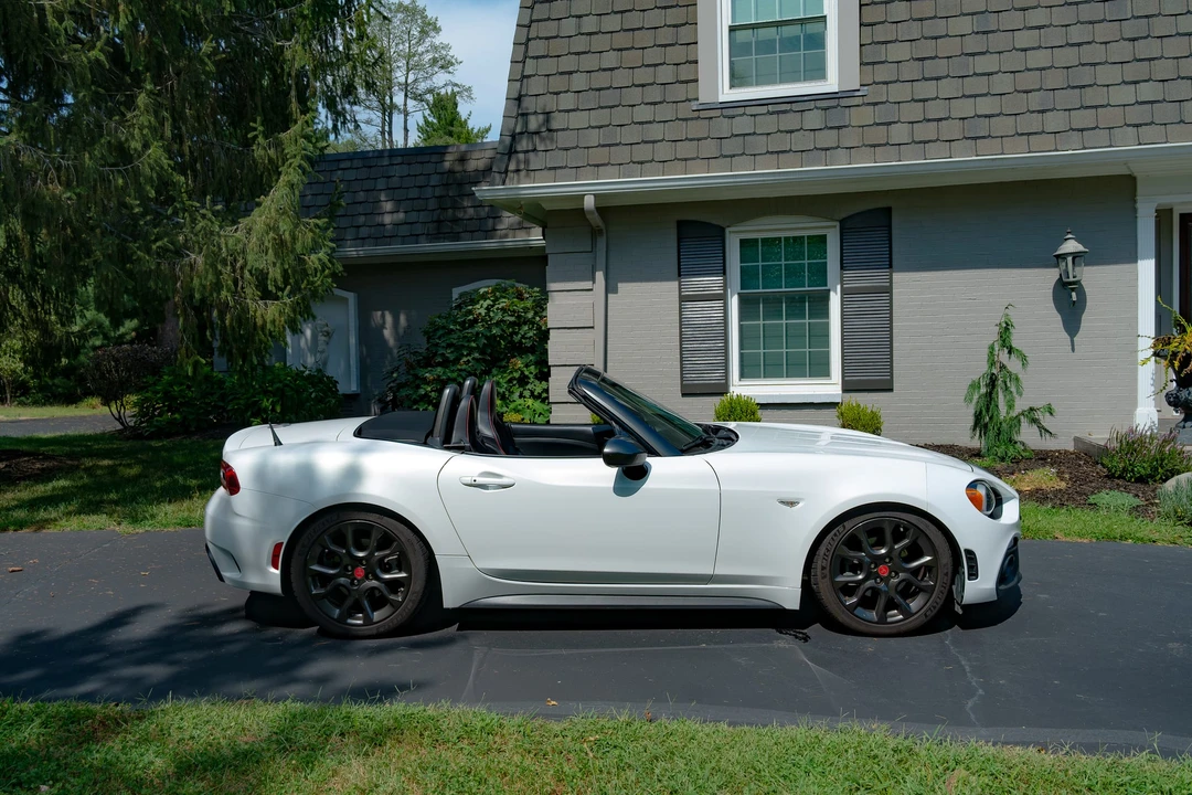 2017 Fiat 124 Spider - Image 28 of 31