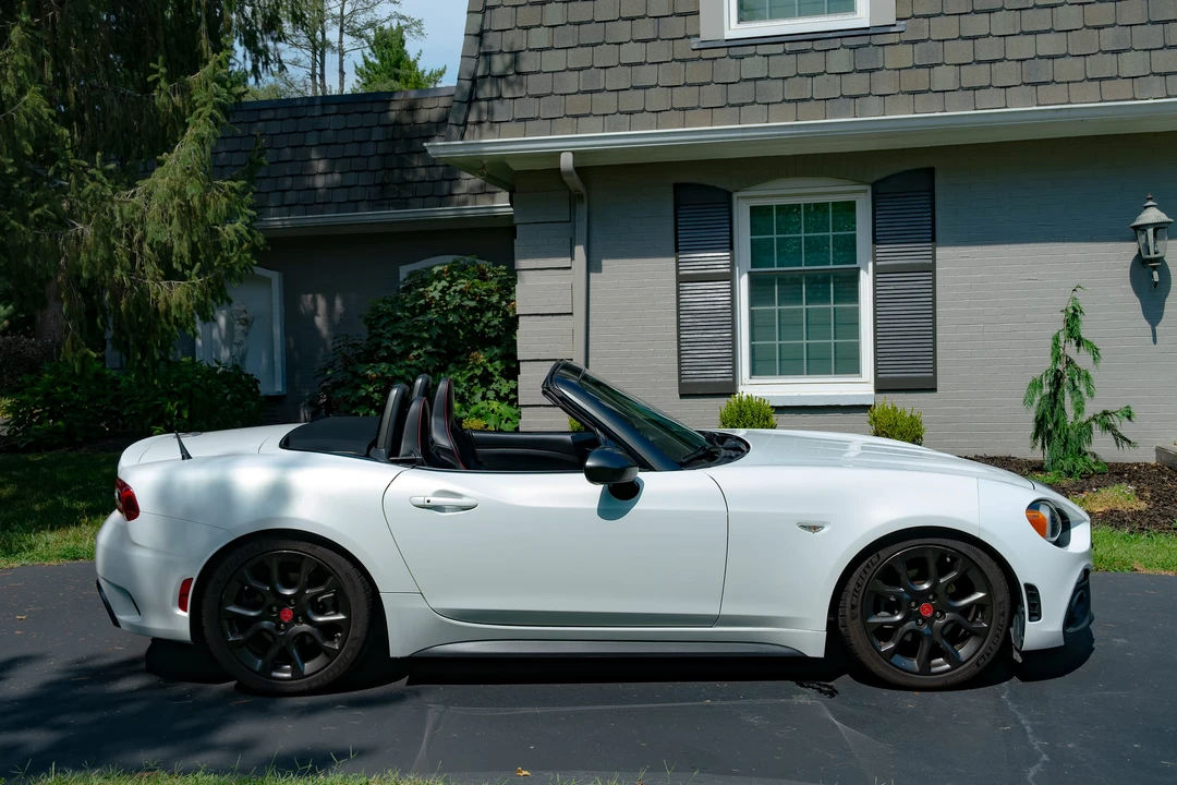 2017 Fiat 124 Spider - Image 29 of 31