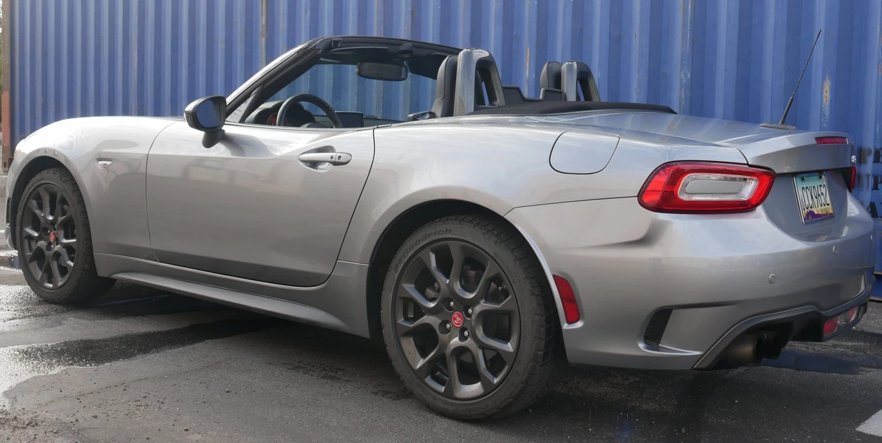 2017 Fiat 124 Spider - Image 21 of 31
