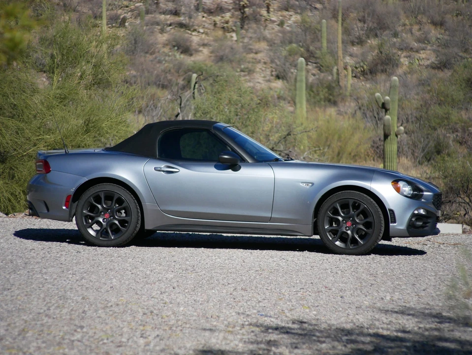 2017 Fiat 124 Spider - Image 9 of 31