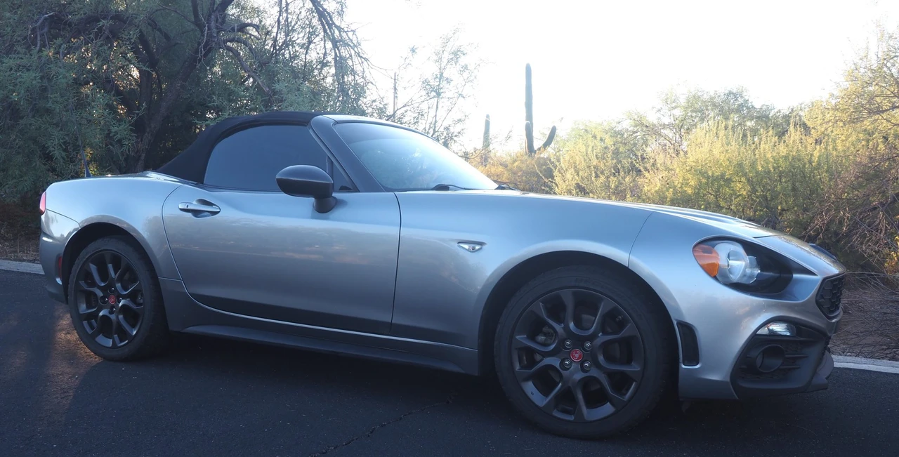 2017 Fiat 124 Spider - Image 2 of 31