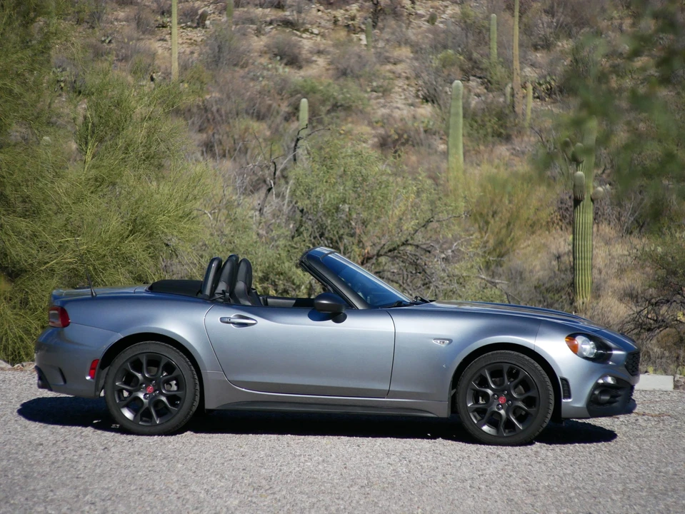2017 Fiat 124 Spider - Image 16 of 31