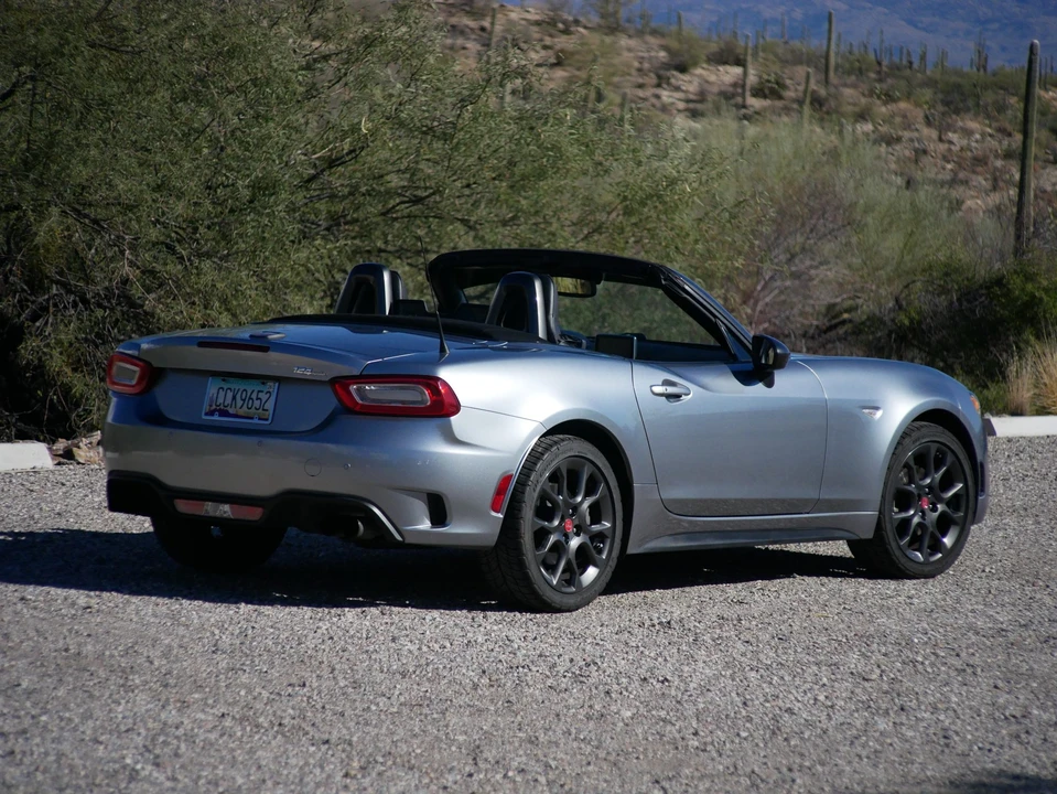 2017 Fiat 124 Spider - Image 15 of 31