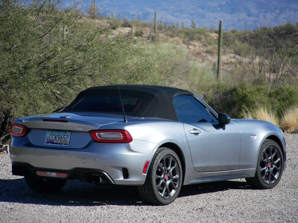 2017 Fiat 124 Spider - Image 8 of 31
