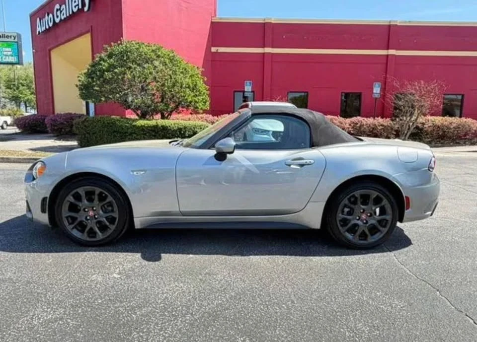 2017 Fiat 124 Spider - Image 2 of 10