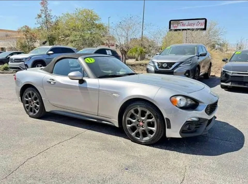 2017 Fiat 124 Spider - Image 9 of 10
