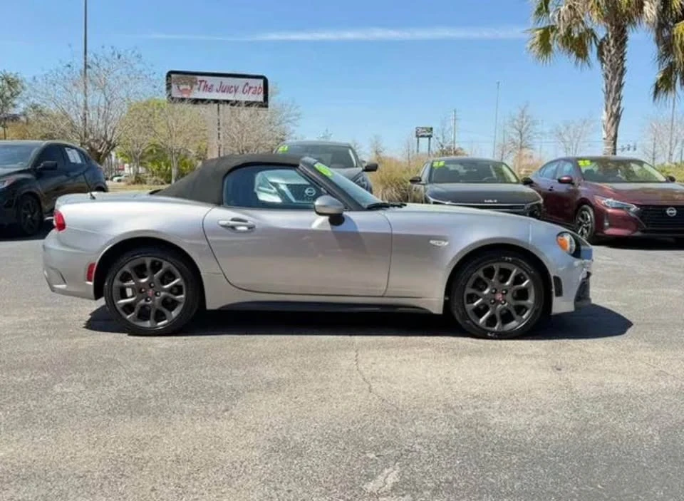 2017 Fiat 124 Spider - Image 8 of 10