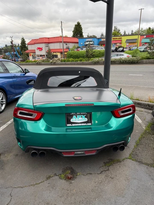 2017 Fiat 124 Spider - Image 2 of 2