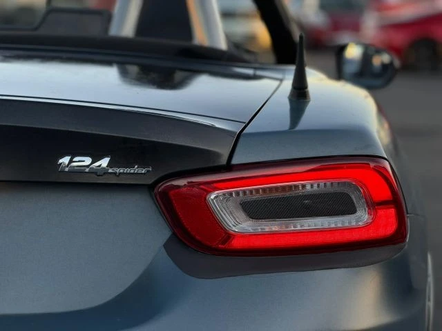 2017 Fiat 124 Spider - Image 9 of 21