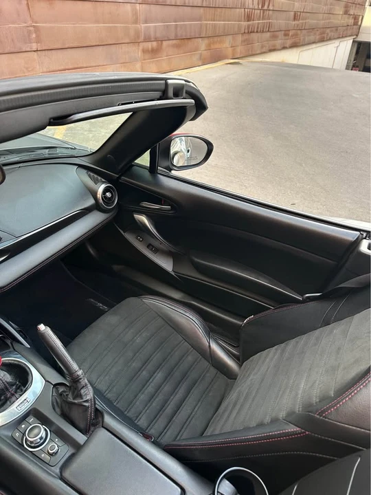 2017 Fiat 124 Spider - Image 11 of 12