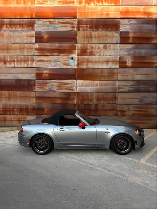 2017 Fiat 124 Spider - Image 8 of 12