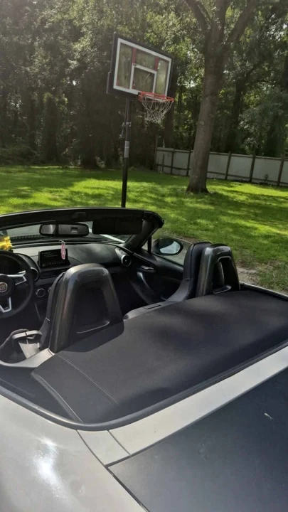2017 Fiat 124 Spider - Image 11 of 12