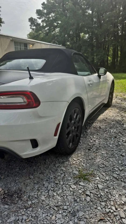 2017 Fiat 124 Spider - Image 2 of 12