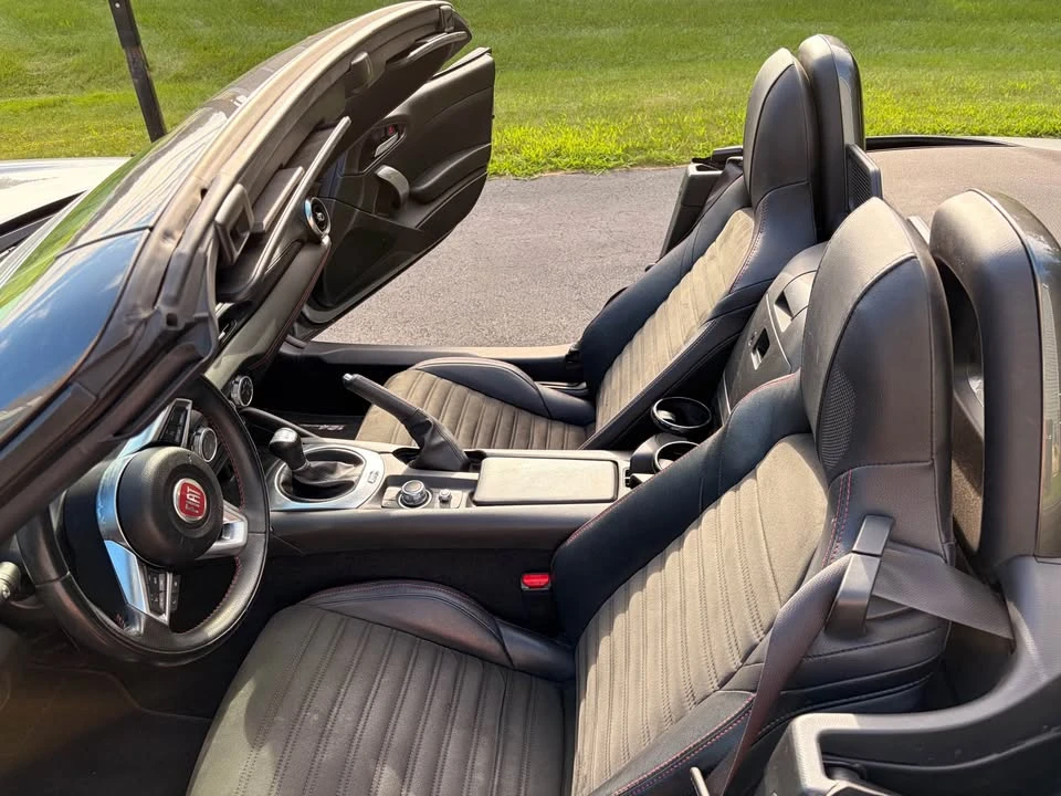 2017 Fiat 124 Spider - Image 8 of 10