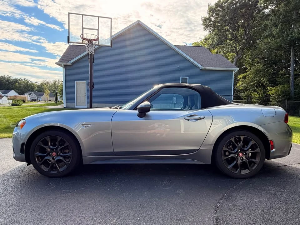 2017 Fiat 124 Spider - Image 2 of 10