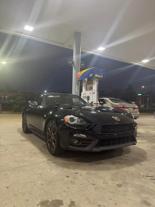 2017 Fiat 124 Spider - Image 2 of 16
