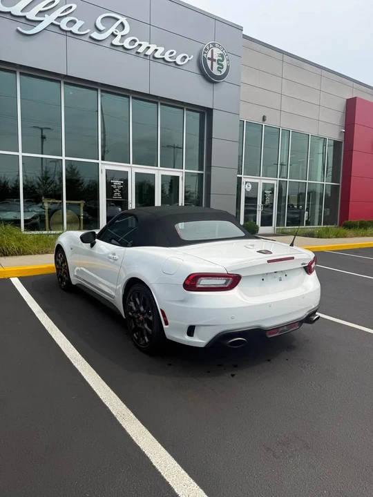 2017 Fiat 124 Spider - Image 5 of 17