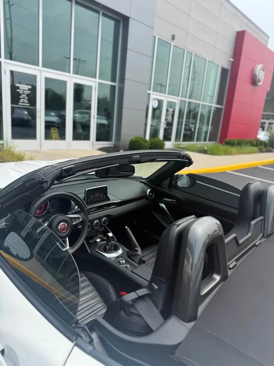 2017 Fiat 124 Spider - Image 13 of 17
