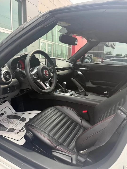 2017 Fiat 124 Spider - Image 11 of 17